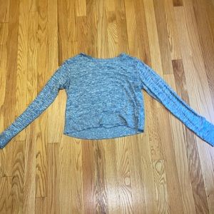 Slightly cropped light sweatshirt